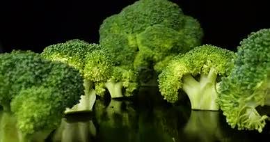 4K西蓝花有机蔬菜绿色蔬菜新鲜蔬菜视频的预览图